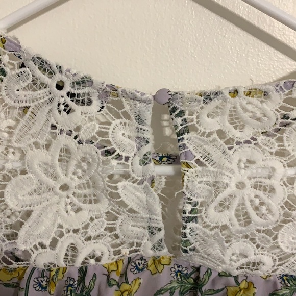 3/4 Sleeve Yellow Flower and Lace Top - Picture 5 of 7